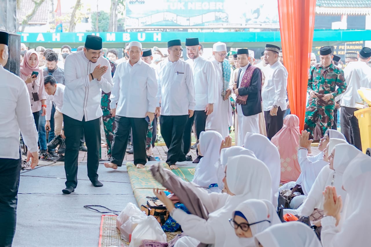 sambut-pergantian-tahun,-pemko-medan-gelar-dzikir-&-doa-bersama,-bobby-nasution:-terima-kasih-telah-bantu-wujudkan-medan-berkah