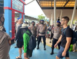 Pengamanan Dermaga Marina oleh Polres Kep. Seribu, 124 Penumpang Wajib Scan PeduliLindungi