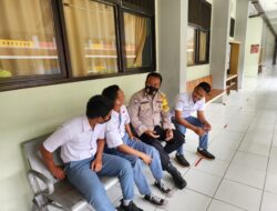 Dekatkan Diri Dengan Pelajar, Bhabinkamtibmas Polsek Kepulauan Seribu Selatan Laksanakan Police Goes To School