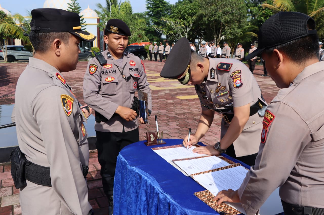 kapolres-lebak-pimpin-upacara-sertijab-wakapolres-lebak-dan-kapolsek-bayah