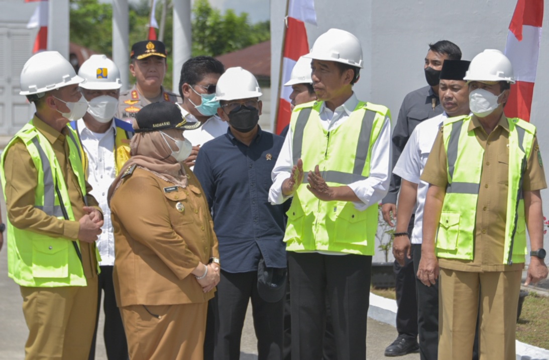 dampingi-presiden-ri-resmikan-spam-durolis,-bupati-kasmarni-ucapkan-terimakasih-ke-presiden-joko-widodo