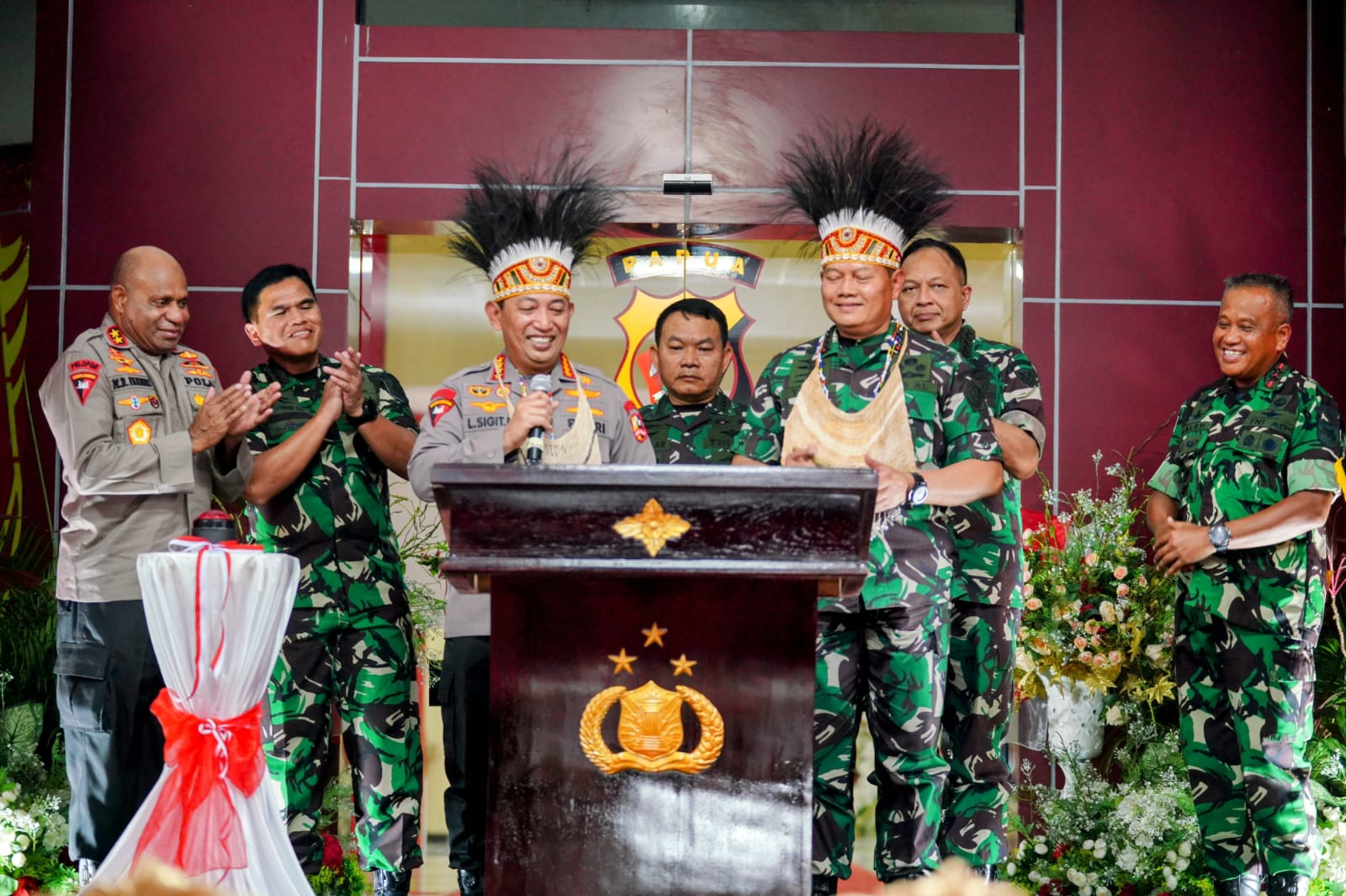 kapolri-bersama-panglima-tni-dan-kepala-staf-resmikan-polda-papua-baru,-kapolri:-wujud-sinergitas-makin-kokoh