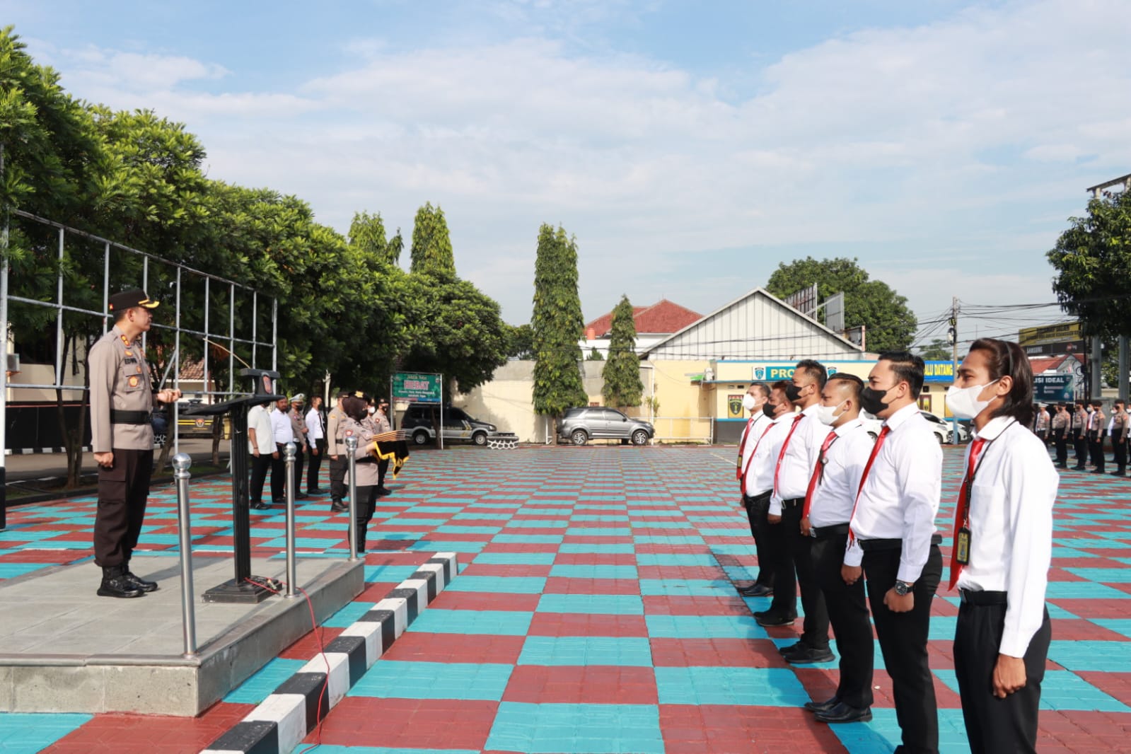 kapolres-majalengka-berikan-reward-pada-unit-resmob-atas-ungkap-kasus-sindikat-pencurian-toko-–-toko-indomaret