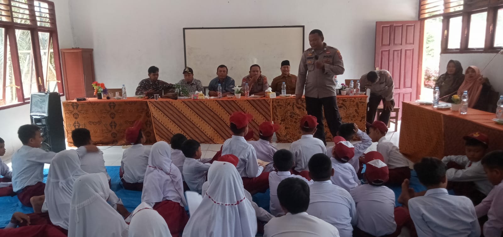 duet-2-kasat-polres-palas-laksanakan-kegiatan-htck,-di-sd-n-0712-desa-ujung-batu-iii,-kec.-huragi