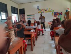 Pak Bhabin Kunjungi SDN 02 Pulau Lancang Bertajuk Police Goes to School