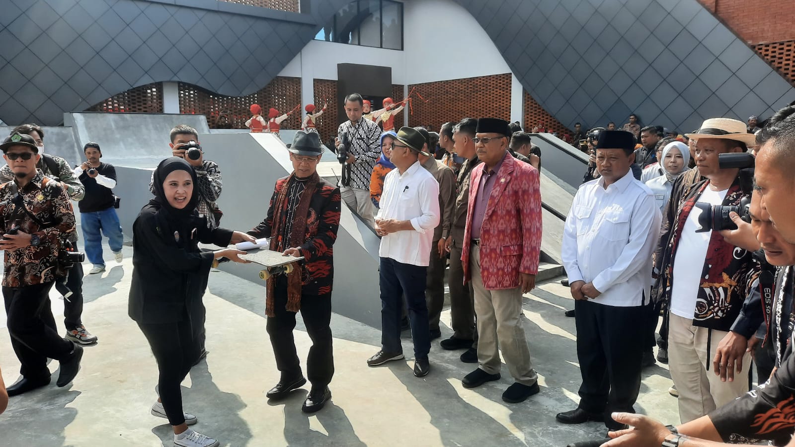 bupati-majalengka-resmikan-hasil-hasil-pembangunan-tahun-2022