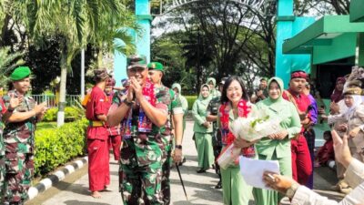 kungker-danrem-051-wijayakarta-ke-kodim-0509-kabupaten-bekasi,-di-sambut-kesenian-daerah-lenong-betawi. 