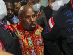 Klaim Berjasa Majukan Papua, Keluarga Protes Lukas Enembe Tak Naik Garuda Saat Ditangkap