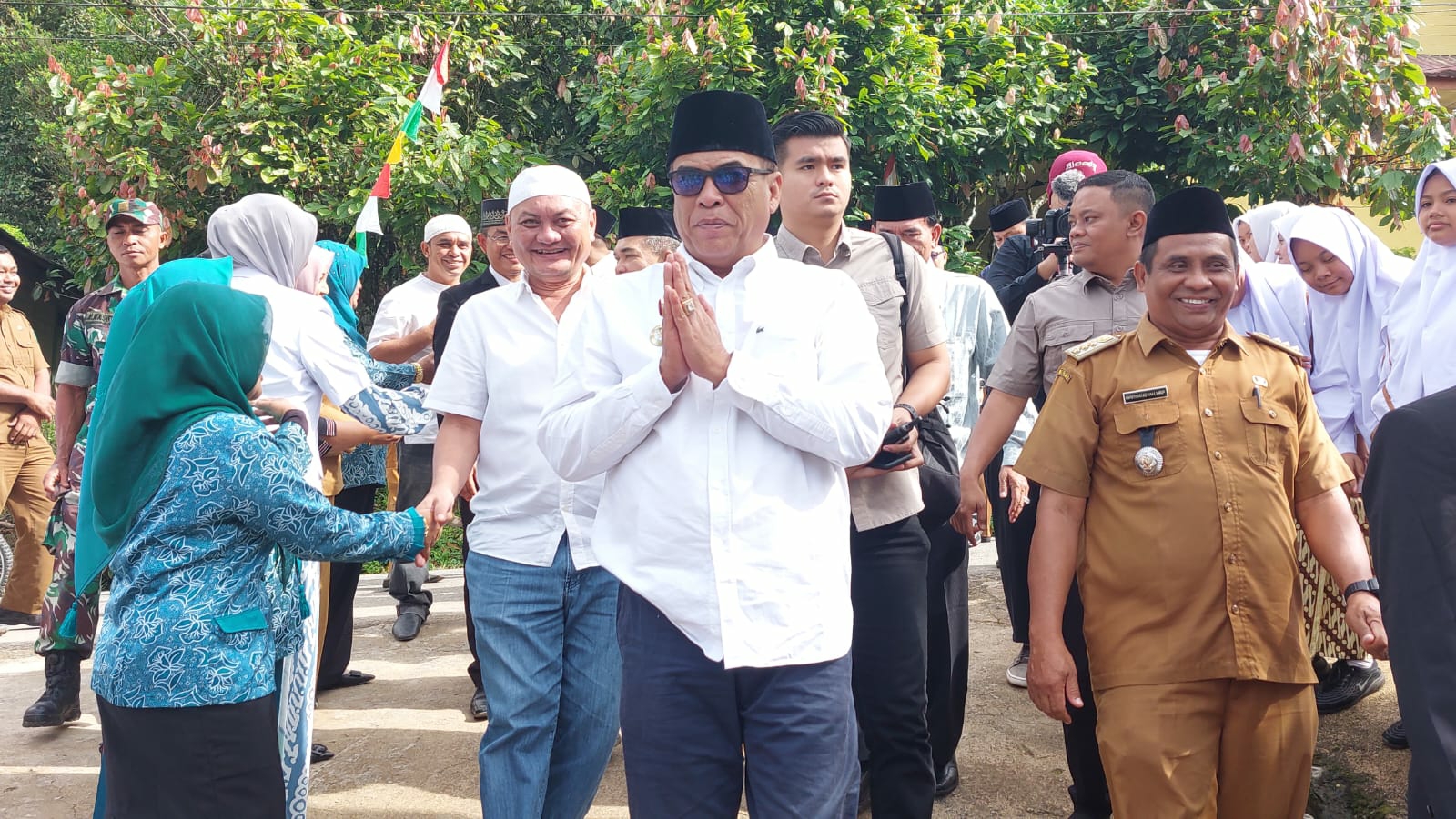 bupati-madina-hm.-jafar-sukhairi-:-pemerintah-harus-turun-tangan-membantu-generasi-dalam-pendidikan-yang-baik