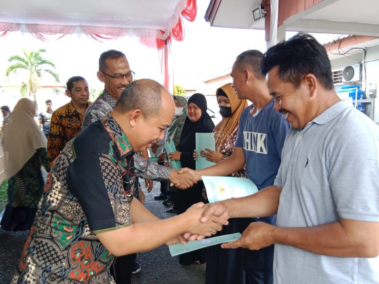 molen-wali-kota-pangkalpinang-dan-bpn-serahkan-sertifikat-program-ptsl