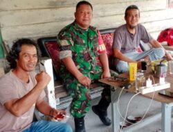 Babinsa Koramil 0413-07/Koba Laksanakan Komsos Dirumah Warga Kelurahan Arung Dalam