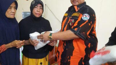 PAC Pemuda Pancasila Medan  Denai, Jum’at Berkah Bagikan 100 Paket Sembako Masyarakat Kurang Mampu