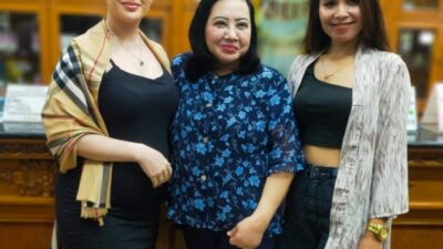 Artis Jelita Callebaut Bersama Mama Doris dan Lina Geboy Lakukan Operasi dan Perawatan  di Klinik Bedah Plastik Queen