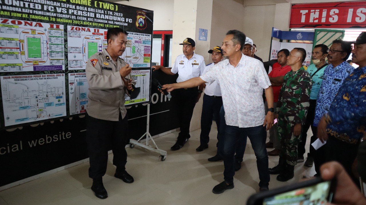 polres-pamekasan-gelar-tactical-talk-game-persiapan-pengamanan-liga-1