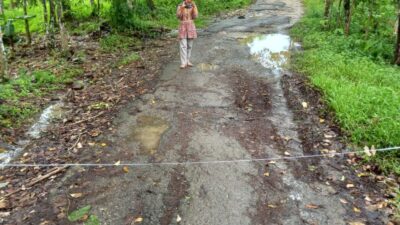 Miris..!! Ruas Jalan Poros Desa Rusak Parah Bertahun Tahun Terkesan Dibiarkan
