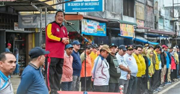 walikota-padang-sidempuan-irsan-efendi-nasution-pimpin-apel-dalam-rangka-pengembalian-fungsi-jalan-dan-trotoar-di-kawasan-thamrin