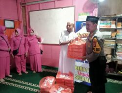 Jum’at Berkah Bersama Personel Polsek Mandai Dan Bhayangkari Ranting Mandai 