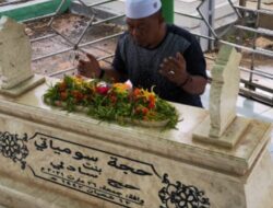 Staf Ahli Bupati Tanbu Rutin Ziarah Ke Makam Ibunda Tercinta