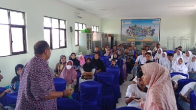 tim-perusahaan-“world-skill-academy”-lakukan-sosialisasi-ke-wali-siswa-smkn-1-sikur,-yang-magang-ke-malaysia.