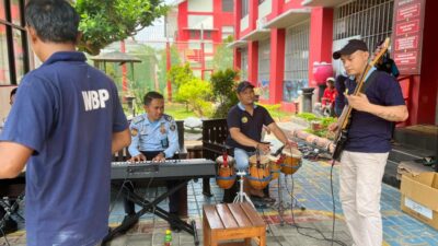 Swara Pastika Band Lapas Narkotika Kelas IIA Pamekasan Kanwil Kemenkumham Jatim Hadir Mengibur Keluarga WBP