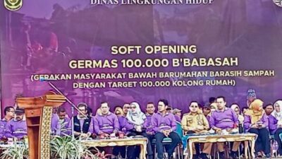 wali-kota-banjarmasin-soft-opening-germas-100-ribu-bersih-bersih-sampah-dibawah-kolong-rumah