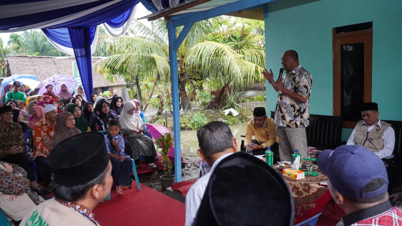 serahkan-bantuan-bedah-rumah,-syah-afandin-bahagia-melihat-masyarakat-bisa-terbantu