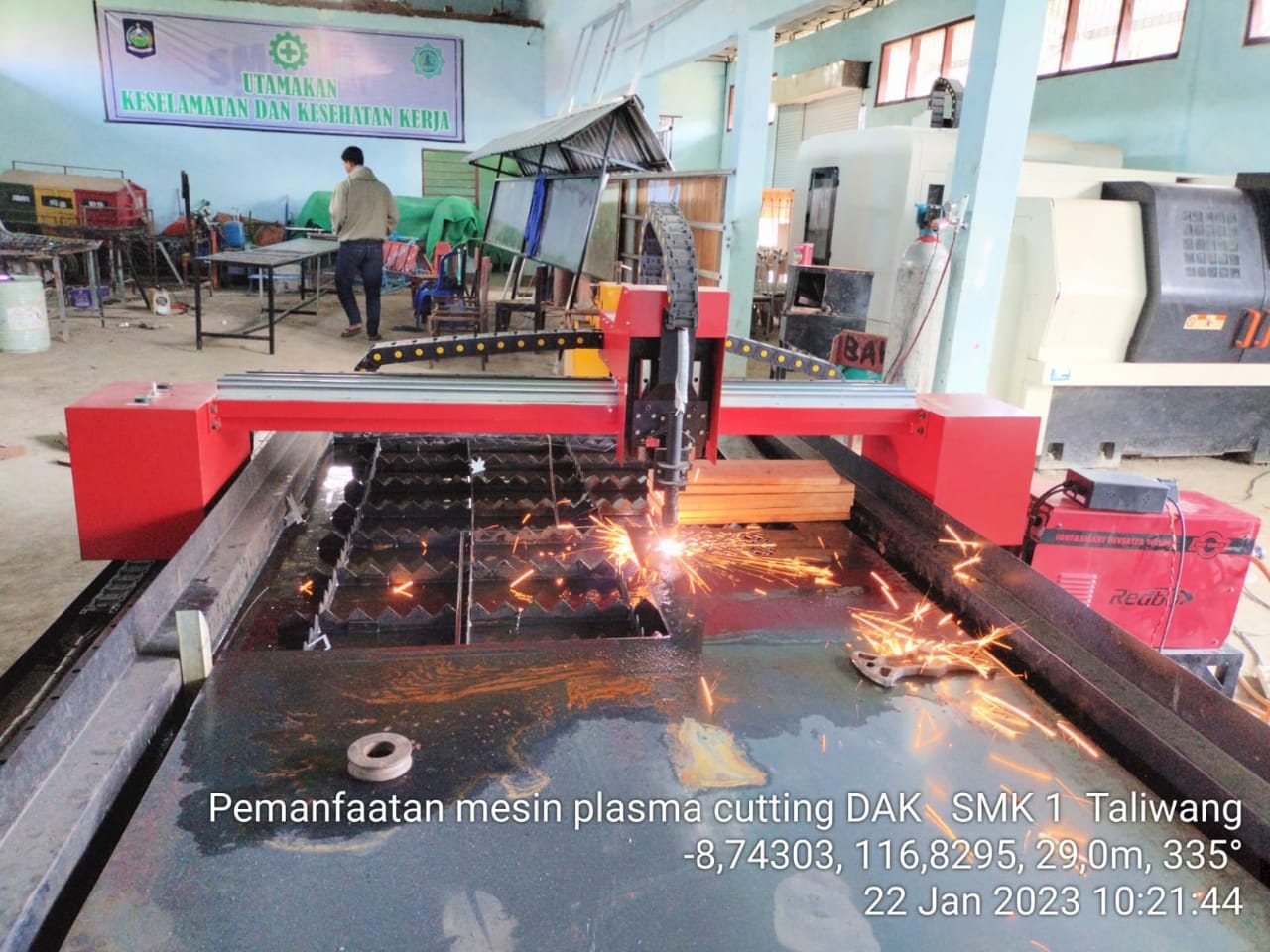 smkn-1-taliwang-punya-alat-plasma-cutting-satu-satunya-di-ksb,-dari-dak-2022-swakelola-type-satu.