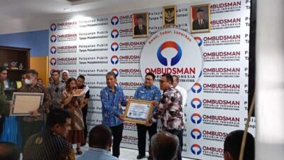 franc-bernhard-tumanggor-bawa-pemkab-pakpak-bharat-raih-predikat-kepatuhan-standard-pelayanan-publik-dari-ombudsman