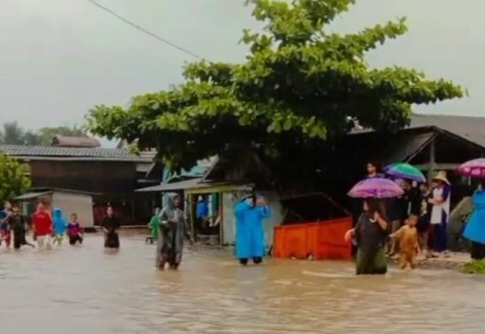 desa-ranggang-dan-desa-batilai-tanah-laut-terendam-air-akibat-hujan-lebat
