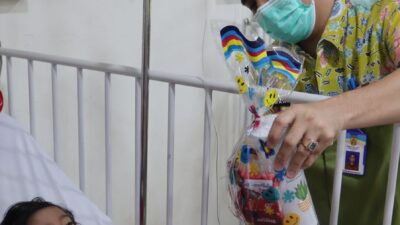 RSD Idaman Banjarbaru Bagikan Bingkisan Parcel Kepada Pasien Anak Dalam Rangka Memperingati Hari Gizi Nasional Ke-63