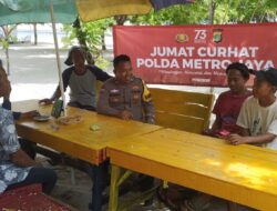 Saung Sederhana Menjadi Tempat Jumat Curhat di Pulau Untung Jawa