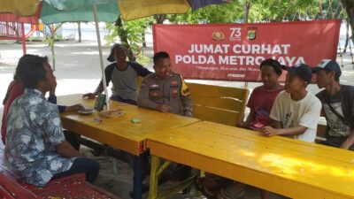 saung-sederhana-menjadi-tempat-jumat-curhat-di-pulau-untung-jawa