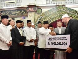 Menhan Prabowo Subianto Serahkan Bantuan 3 Milyar untuk Pembangunan Mesjid Agung Sumut