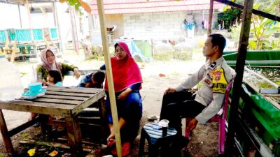 Sambang Warga, Bhabin Pulau Panggang Jalin Komunikasi dengan Ibu-ibu