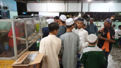 Nasi Goreng Gratis Diserbu Para Jamaah Haul Guru Sekumpul