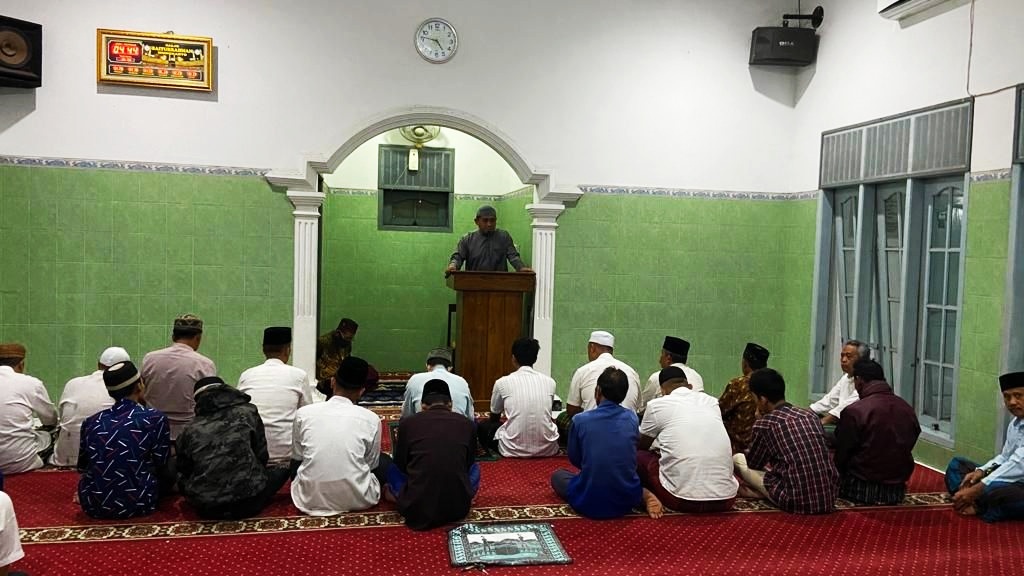 jalin-ukhuwah-islamiyah,-kapolres-wonogiri-gelar-safari-salat-subuh