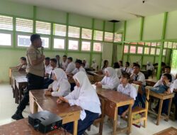 Cegah Kenakalan Remaja, Kanit Binmas Polsek Boyan Tanjung Polres Kapuas Hulu Berikan Penyuluhan ke Sekolah