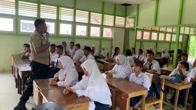 cegah-kenakalan-remaja,-kanit-binmas-polsek-boyan-tanjung-polres-kapuas-hulu-berikan-penyuluhan-ke-sekolah