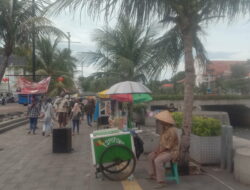 Pedagang Kalibesar Barat Protes Keras Tindakan Represif Satpol PP DKI