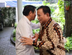 Momen Silaturahmi Lebaran Prabowo ke Kediaman Agum Gumelar