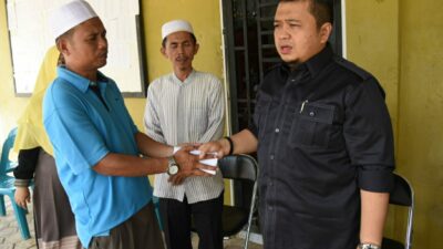 Meski Sudah Cuti Lebaran, Bupati Dolly Tetap Kunjungi Beberapa Mesjid di Tapsel Untuk di Bantu