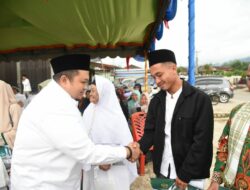 Silaturahmi Dengan Masyarakat Arse, Bupati Dolly Disambut Antusias