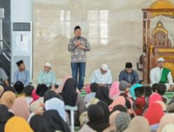 Wali Kota Padang Sidempuan Apresiasi BKM Mesjid Agung Al – Abror Pada Penyerahan Santunan Anak Yatim Dan Fakir Miskin Sebanyak 900 Orang