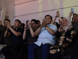 Prabowo Malam Mingguan di Surabaya Nonton Konser Orkestra Dewa 19 bareng Al Ghazali