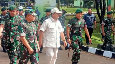 Kunjungi 330 Menteri Pertahanan Prabowo  Beserta Kasad memberi Pengarahan Personel Satgas Yonif PR 330/TD