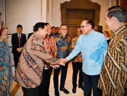 Prabowo Dampingi Presiden Jokowi Temui PM Malaysia