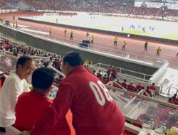 Prabowo Kenakan Jaket Berlogo Angka 08 Saat Nobar, Netizen: Kode Presiden RI ke-8