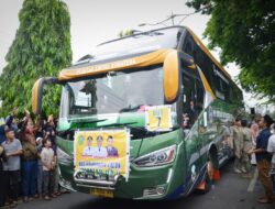 Irsan Efendi Nasution Lepas Calhaj Kota Padangsidimpuan Menuju Asrama Haji Medan