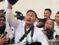 Dapat Peci dari Prabowo, Relawan Cak Imin: Hadiah untuk Istri Lagi Hamil