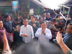 Jokowi, Prabowo Bagikan BLT di Pasar Bululawang Malang